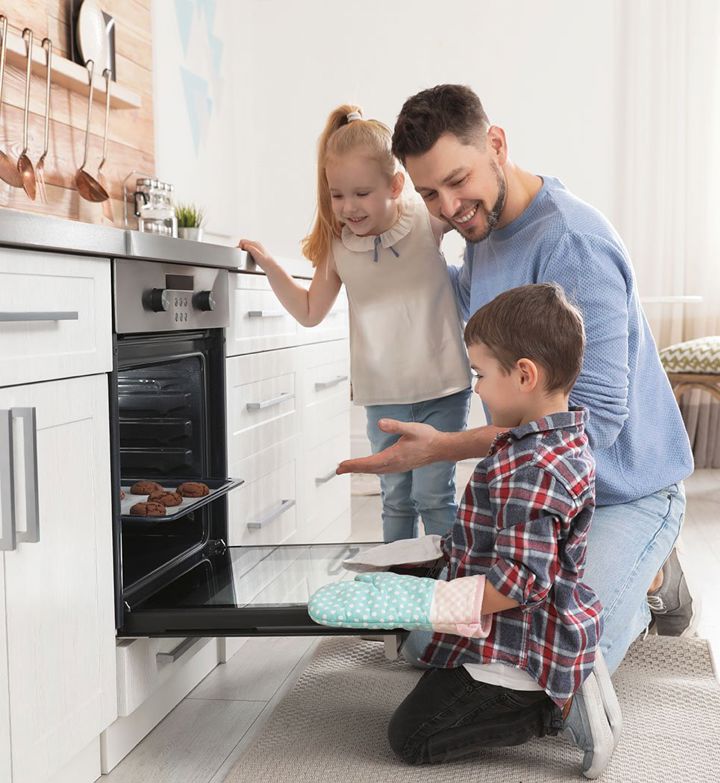 It's baking season: How to treat minor burns